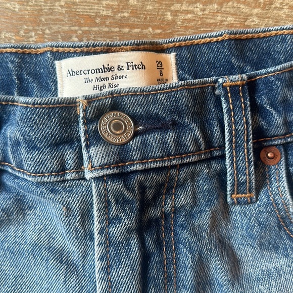 Abercrombie & Fitch The Mom Hi-rise Shorts - Picture 2 of 4